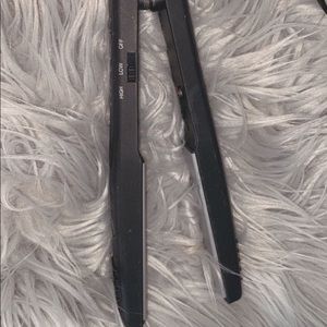 REVLON FLAT IRON